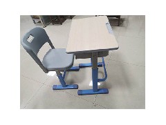 学生课桌椅厂：学生课桌椅桌面的重要性